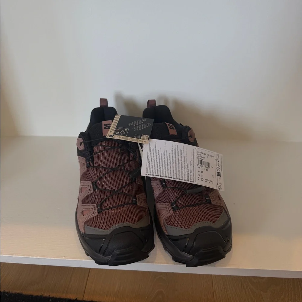 Salomon nwt but